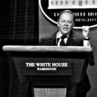 Melissa McCarthy portrays White House Press Secretary Sean Spicer in a comedy sketch on Saturday Night Live, 4 February 2017. (Detail of frame from NBC.)