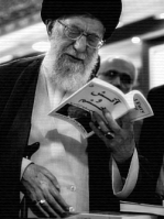 Ayatollah Ali Khamenei, Supreme Leader of Iran, reads a copy of 'Fire and Fury', by Michael Wolff, at the Tehran Book Fair, 11 May 2018. (via Instagram)